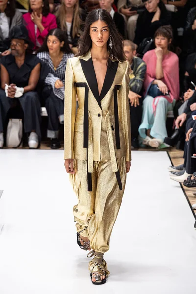 Look 9